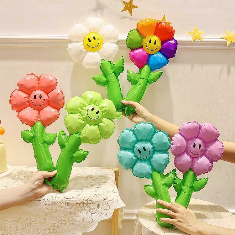 हातातील सूर्यफूल फॉइल बलून